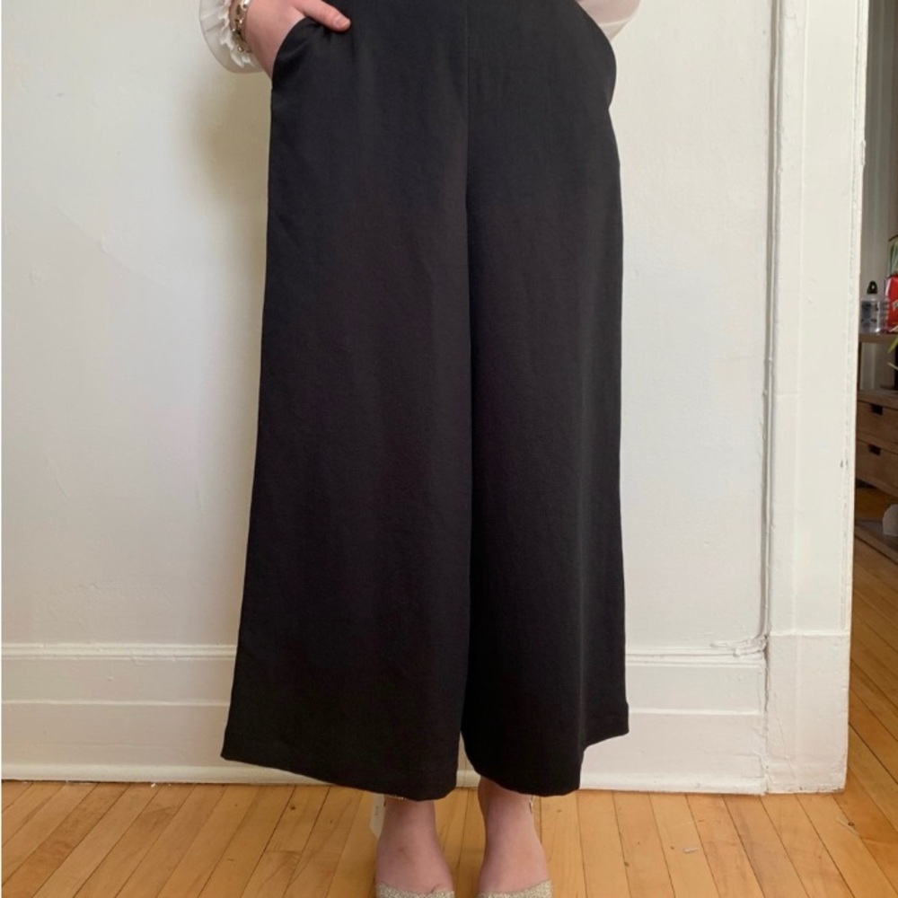 Aritzia Wide Leg Cropped Culotte Pants Black Size 6 Fits Small Minimal Chic - Picture 7 of 7
